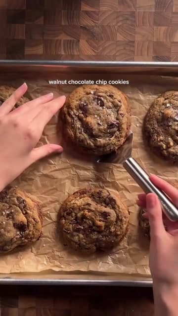 Walnut Chocolate Chip Cookies