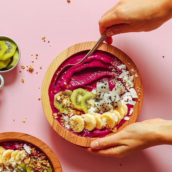 Creamy Dragon Fruit Smoothie Bowl