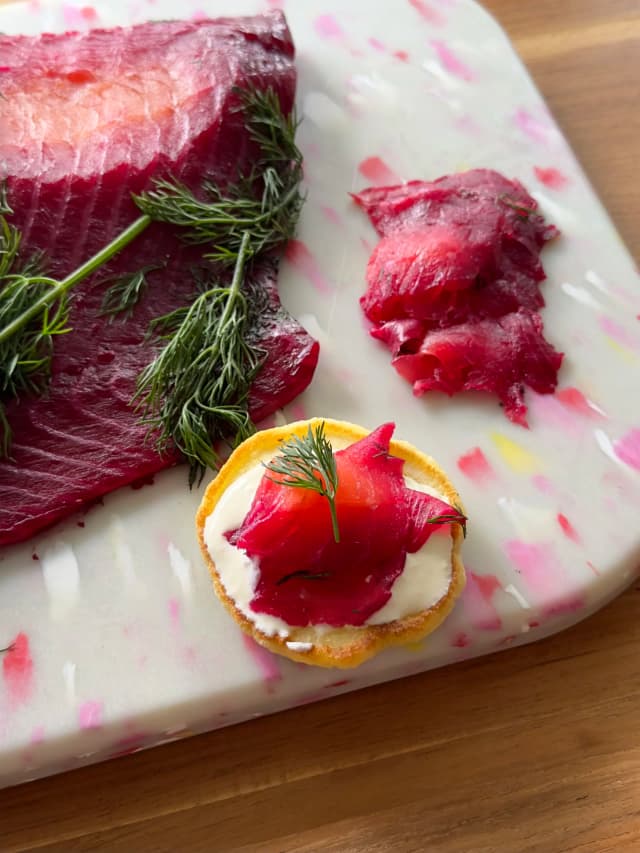 Beetroot salmon gravlax blinis